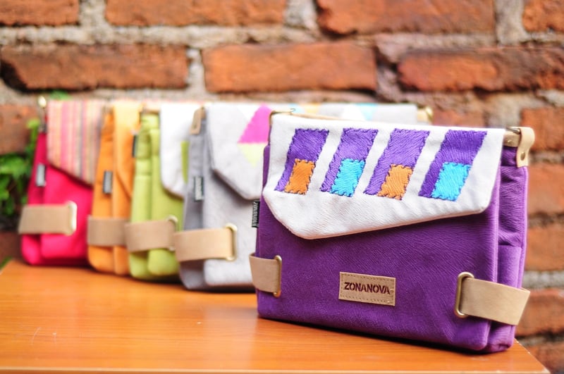 Holographic Clutch